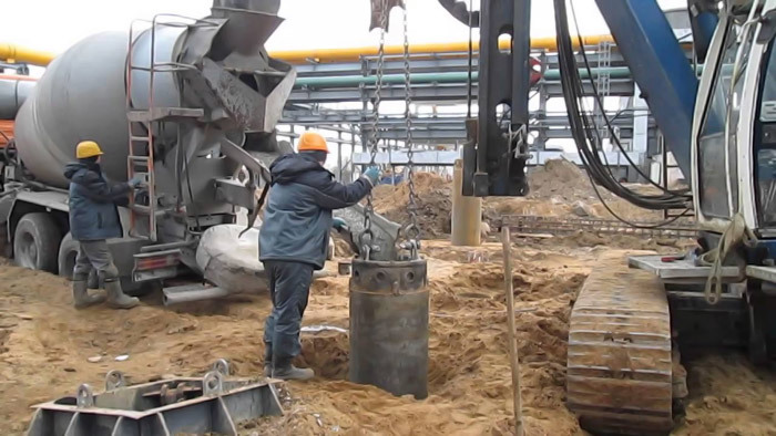 Фото заполнения буронабивных свай с использованием бетона М300