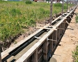 ленточный фундамент для забора из бетона